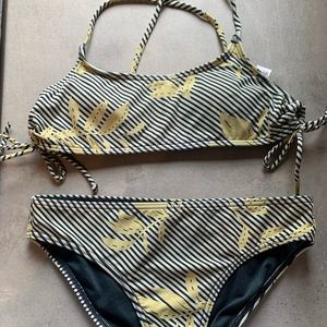 O’Neill Ren Bralette top bikini set. ☀️Size 10